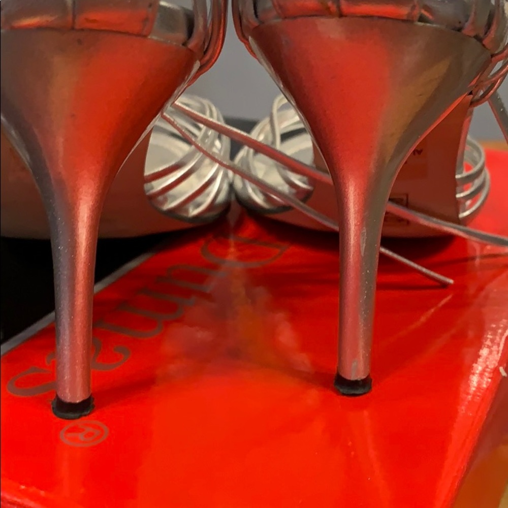 Sandles - Picture 5 of 6
